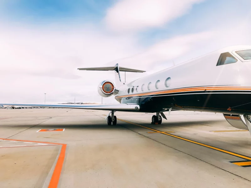 Free-photo-private-luxury-jet-at-the-airport-terminal.webp